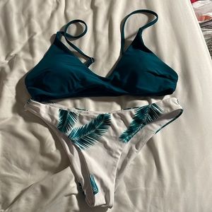 women’s size 6 bikini, good condition, bottoms run small, zaful